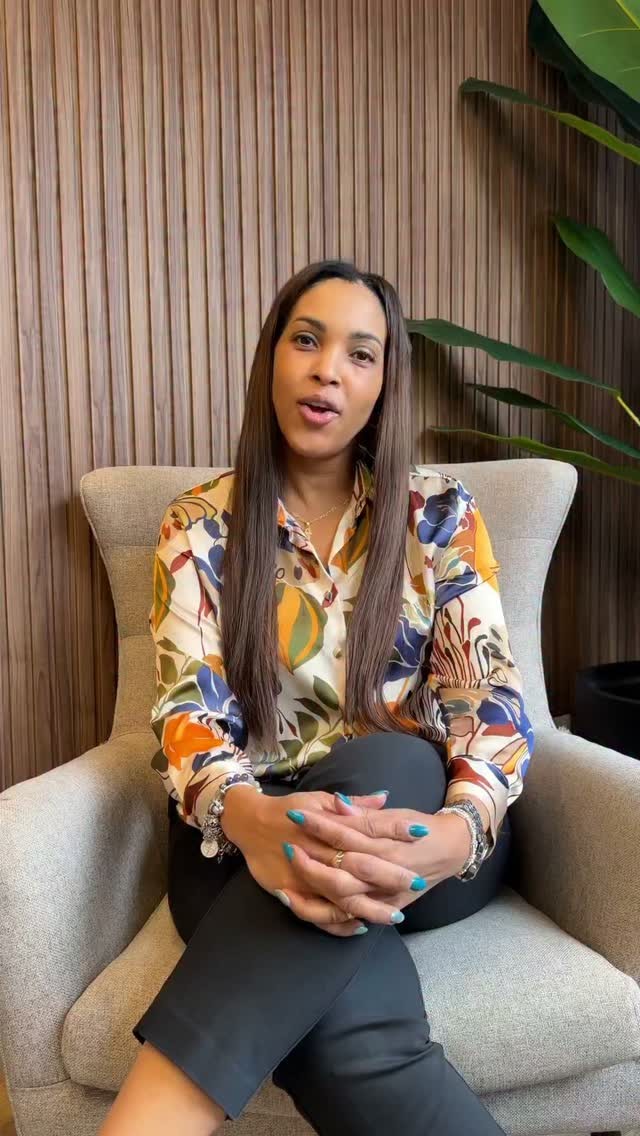 Dra. Yannara Columbié, oftalmóloga y neuroftalmóloga, en su consulta